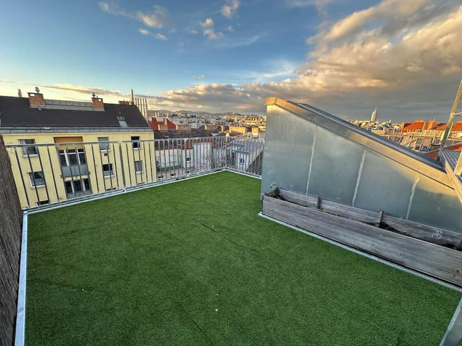 Scenic Rooftop Flat With Terrace فيينا المظهر الخارجي الصورة